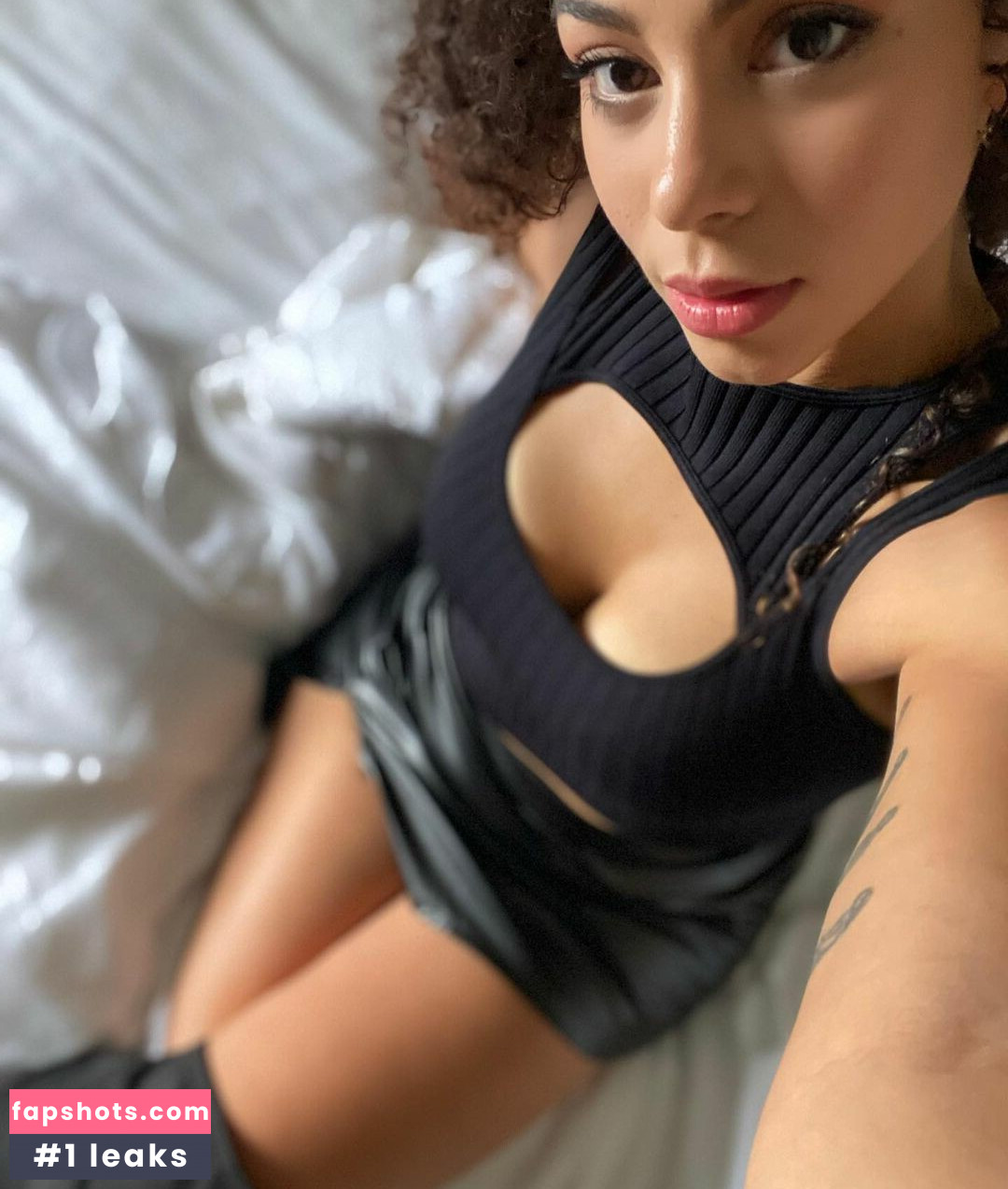 Samantha Irvin gallery photo #134