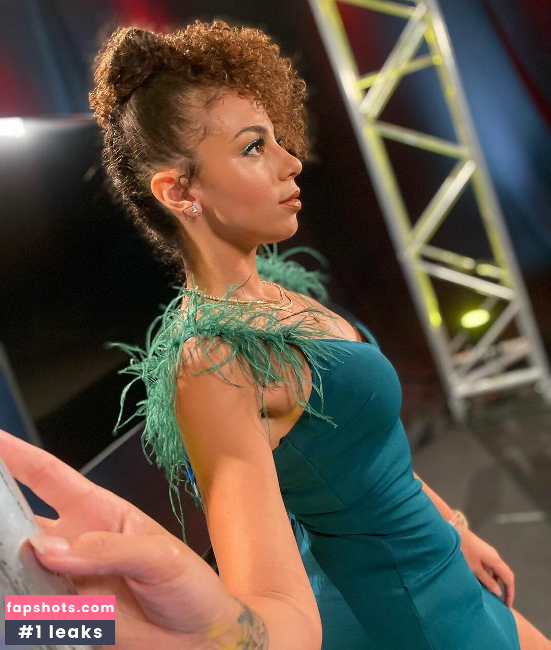 Samantha Irvin gallery photo #136