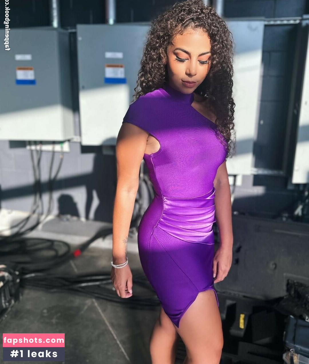 Samantha Irvin gallery photo #183