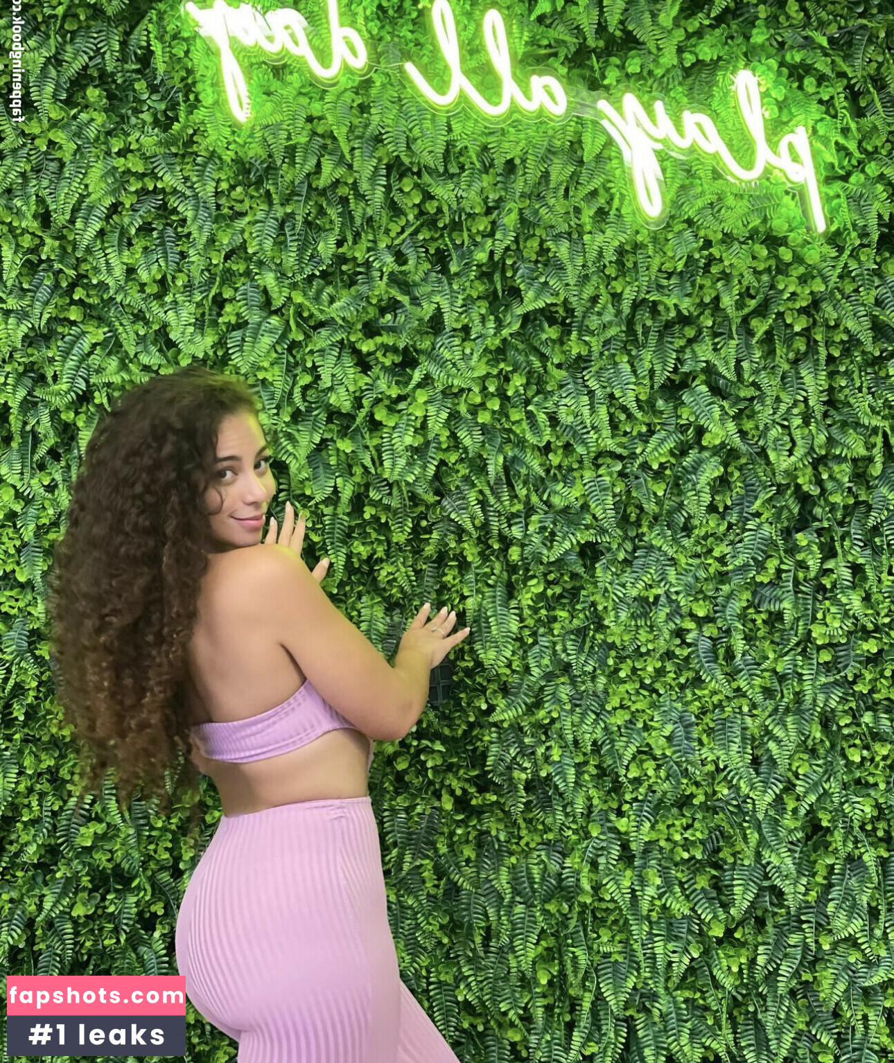 Samantha Irvin gallery photo #186