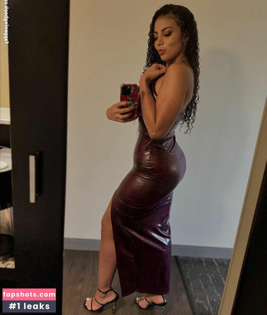 Samantha Irvin gallery photo #37