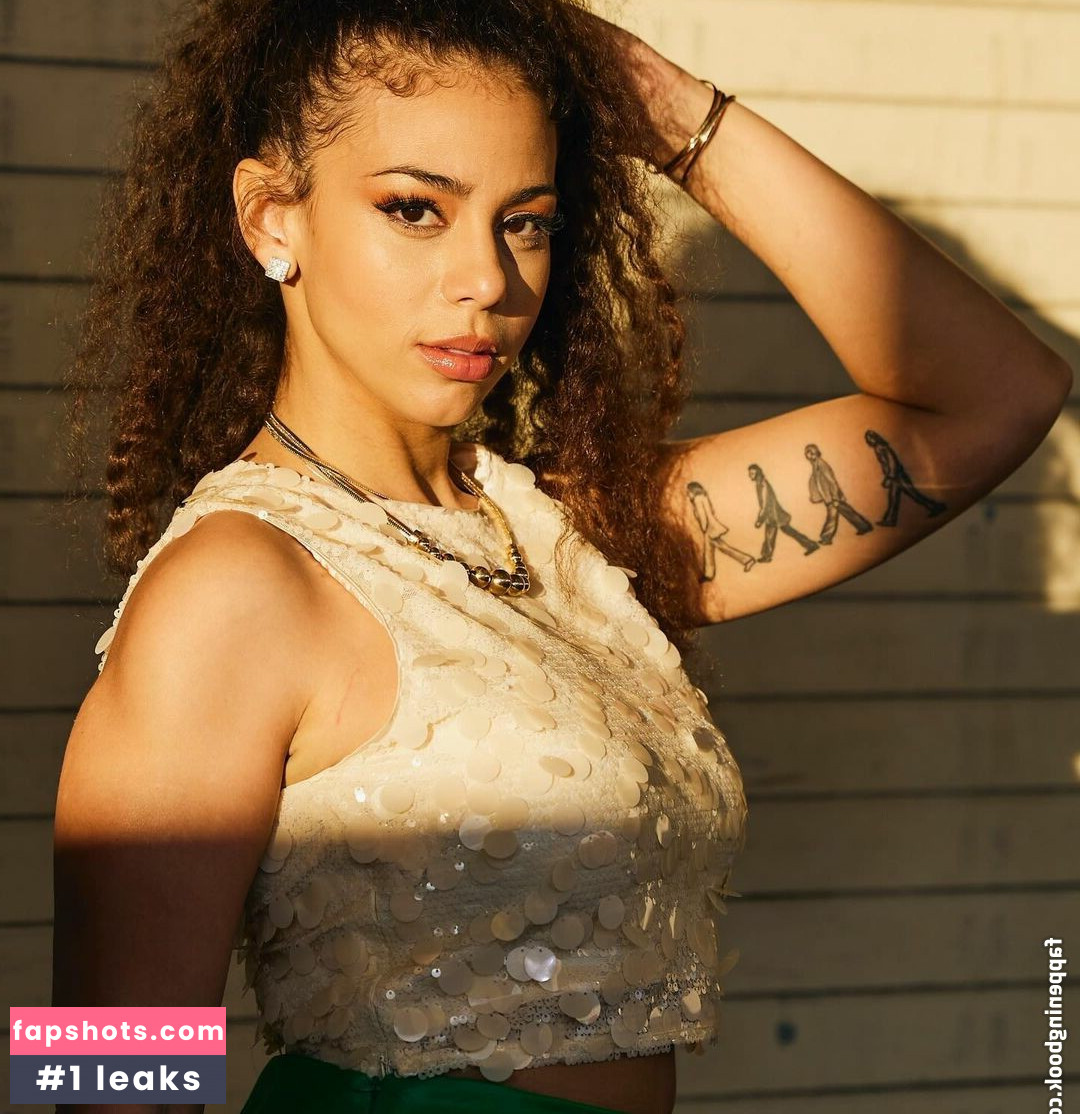 Samantha Irvin gallery photo #49