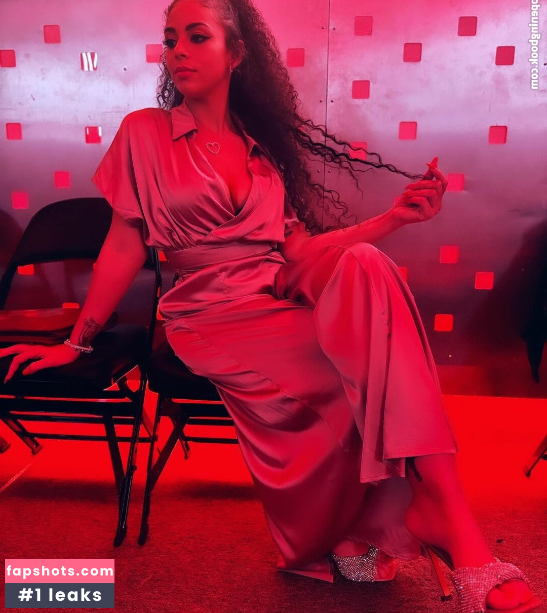 Samantha Irvin gallery photo #60