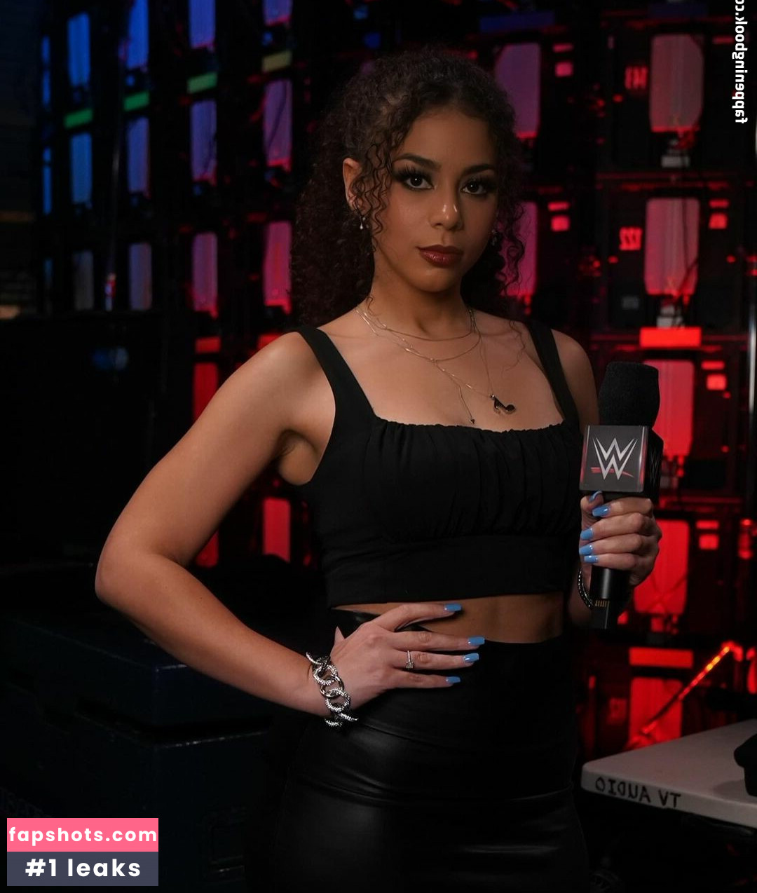 Samantha Irvin gallery photo #79