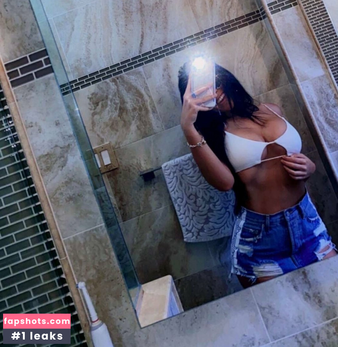 Samantha L gallery photo #18