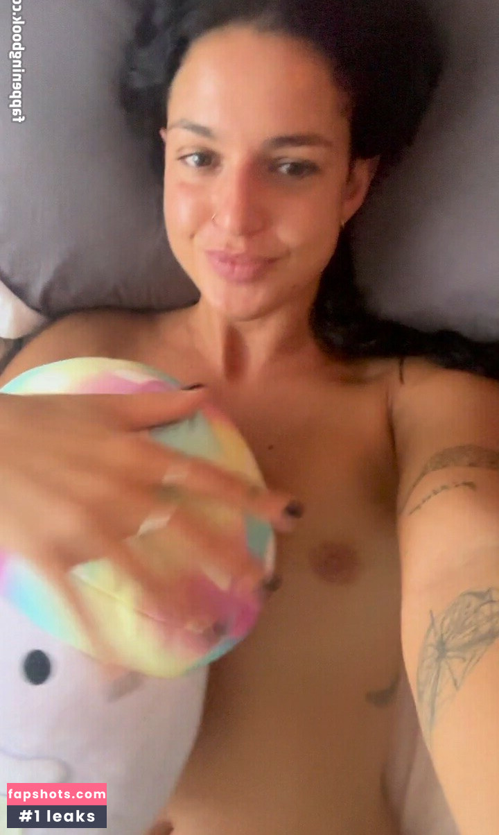 Samantha Manovski gallery photo #11