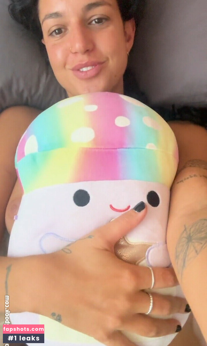 Samantha Manovski gallery photo #13