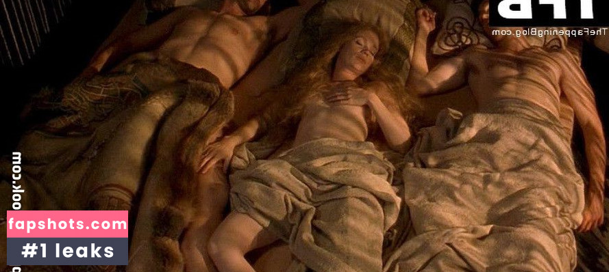 Samantha Mathis gallery photo #11