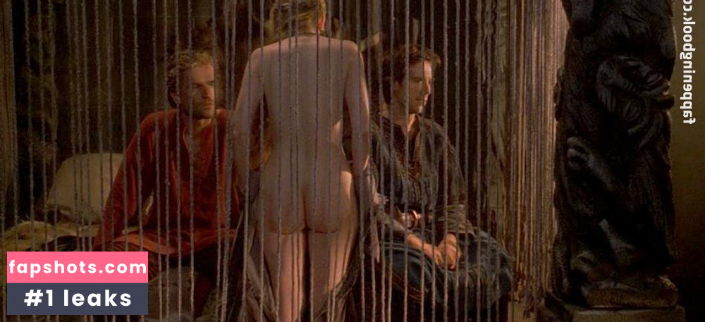 Samantha Mathis gallery photo #19