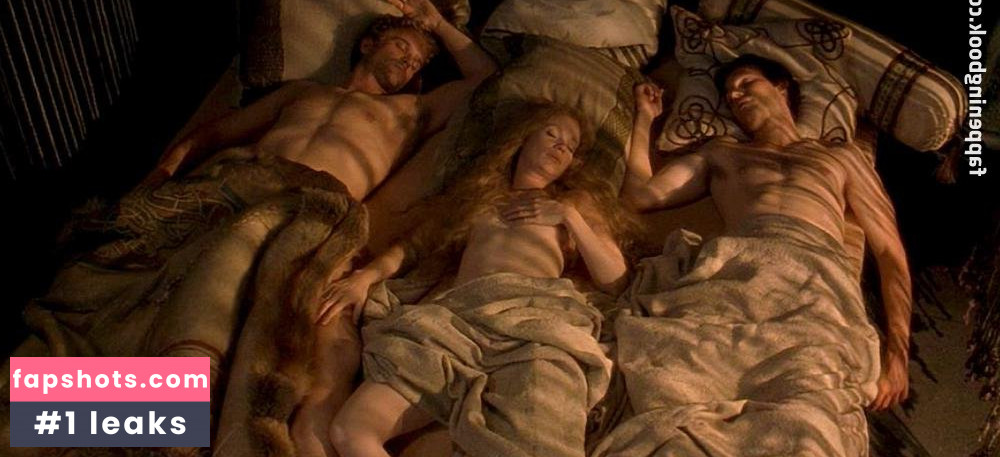 Samantha Mathis gallery photo #20