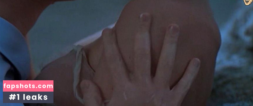 Samantha Mathis gallery photo #42