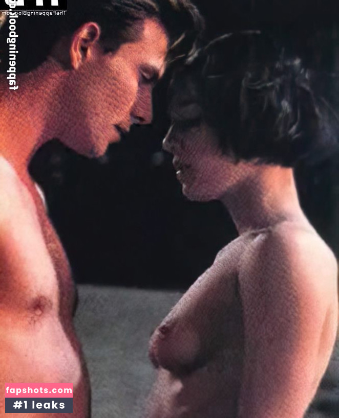 Samantha Mathis gallery photo #7