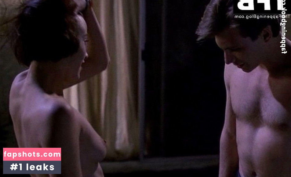 Samantha Mathis gallery photo #8