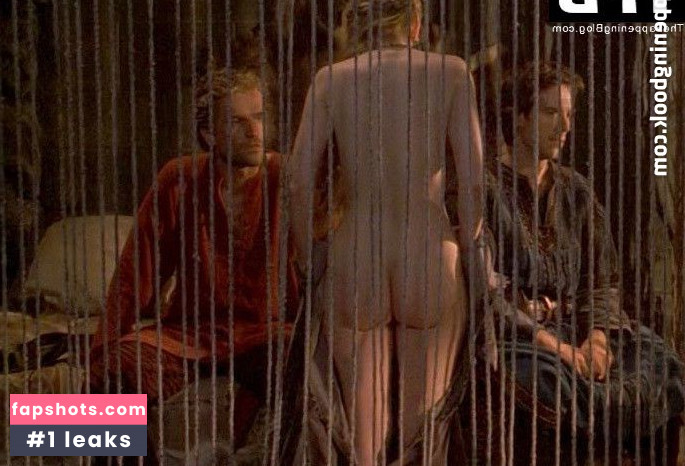 Samantha Mathis gallery photo #10