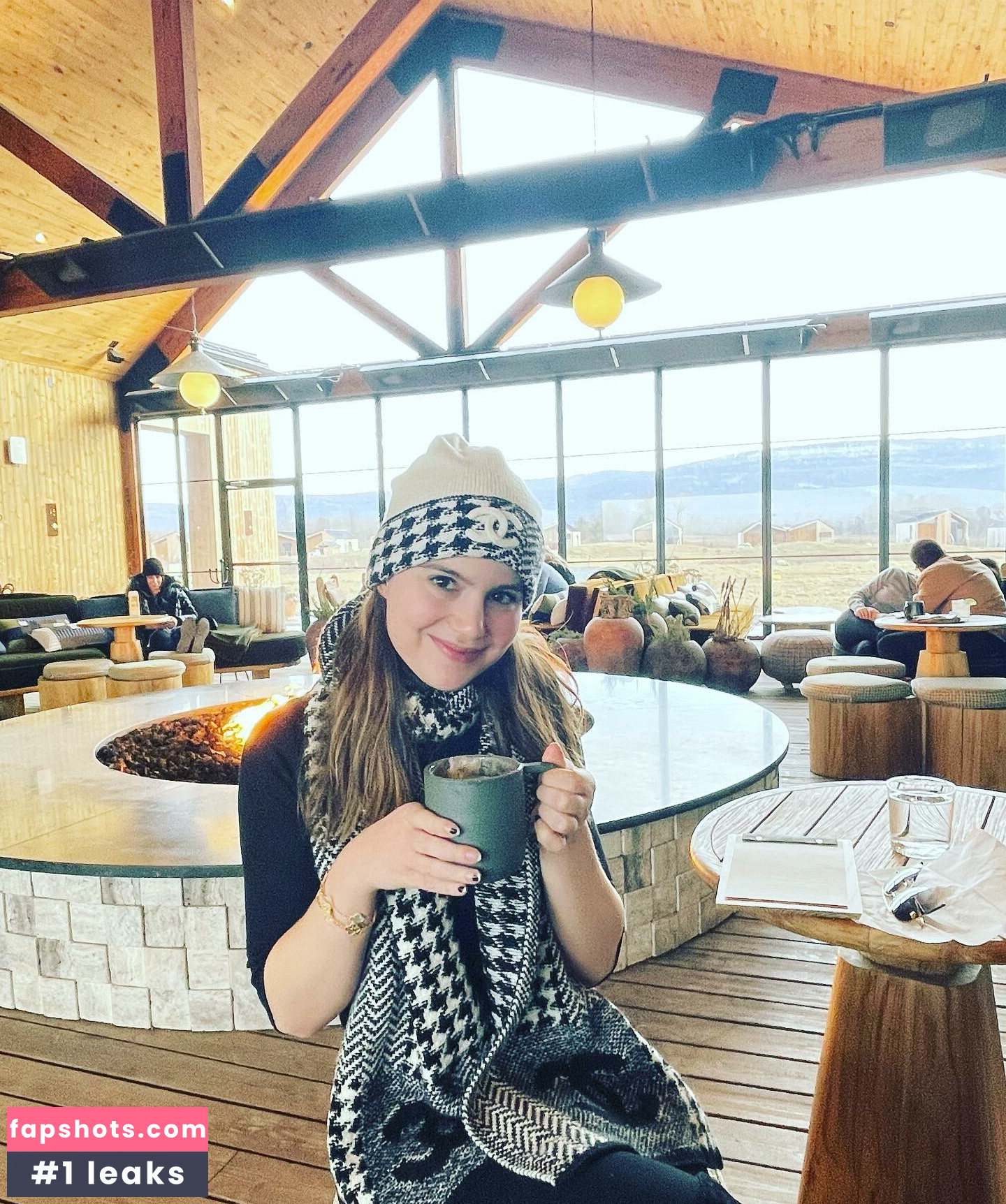 Sami Gayle gallery photo #3