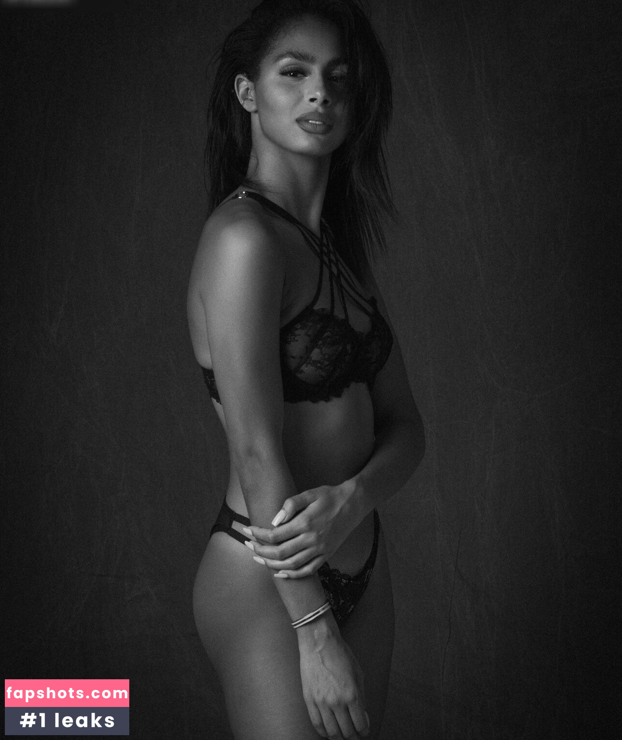 Samira Oué gallery photo #19