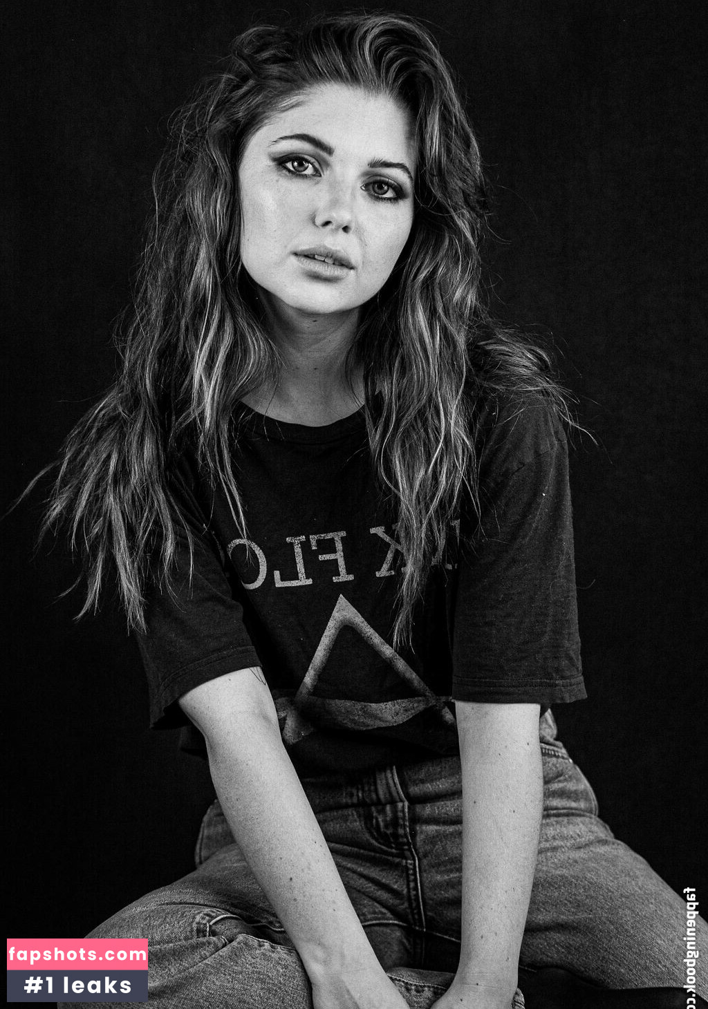 Sammi Hanratty gallery photo #12