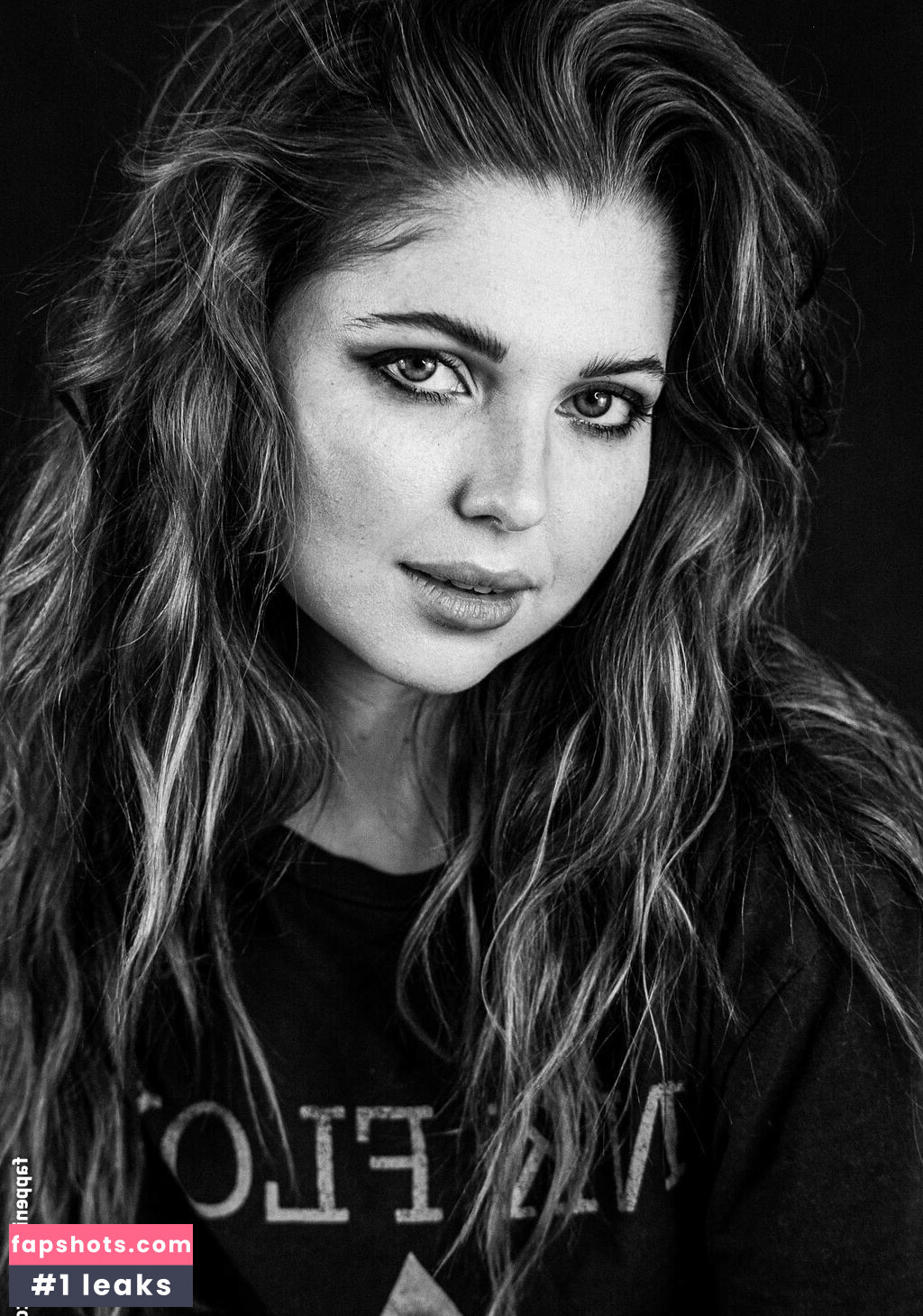 Sammi Hanratty gallery photo #14