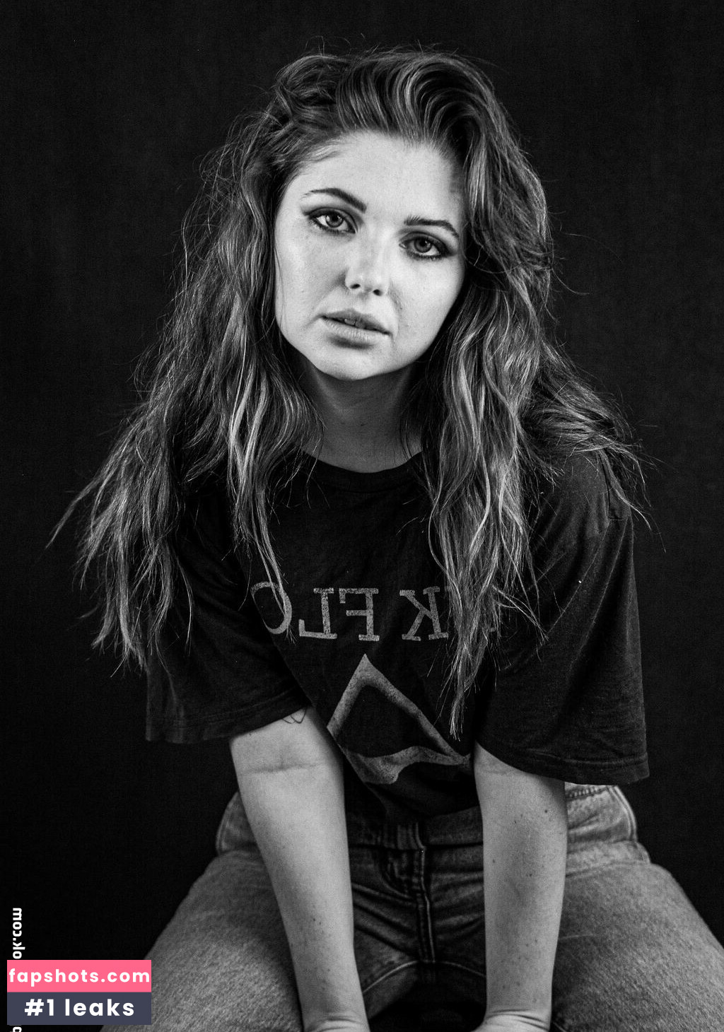 Sammi Hanratty gallery photo #15