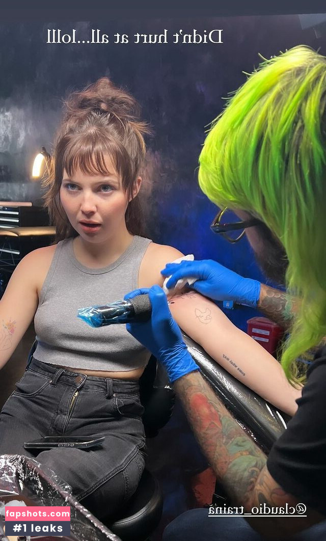 Sammi Hanratty gallery photo #146