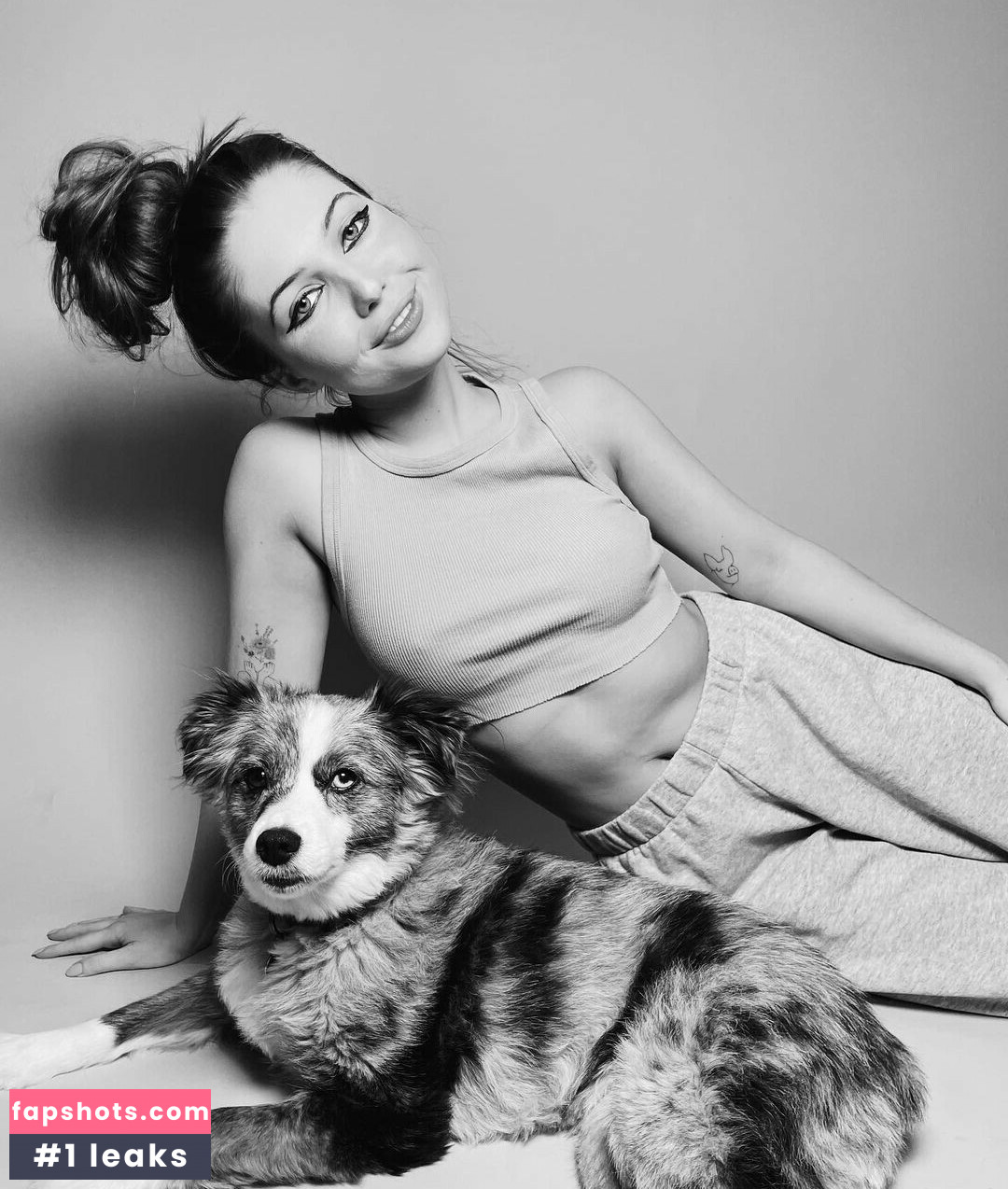 Sammi Hanratty gallery photo #156