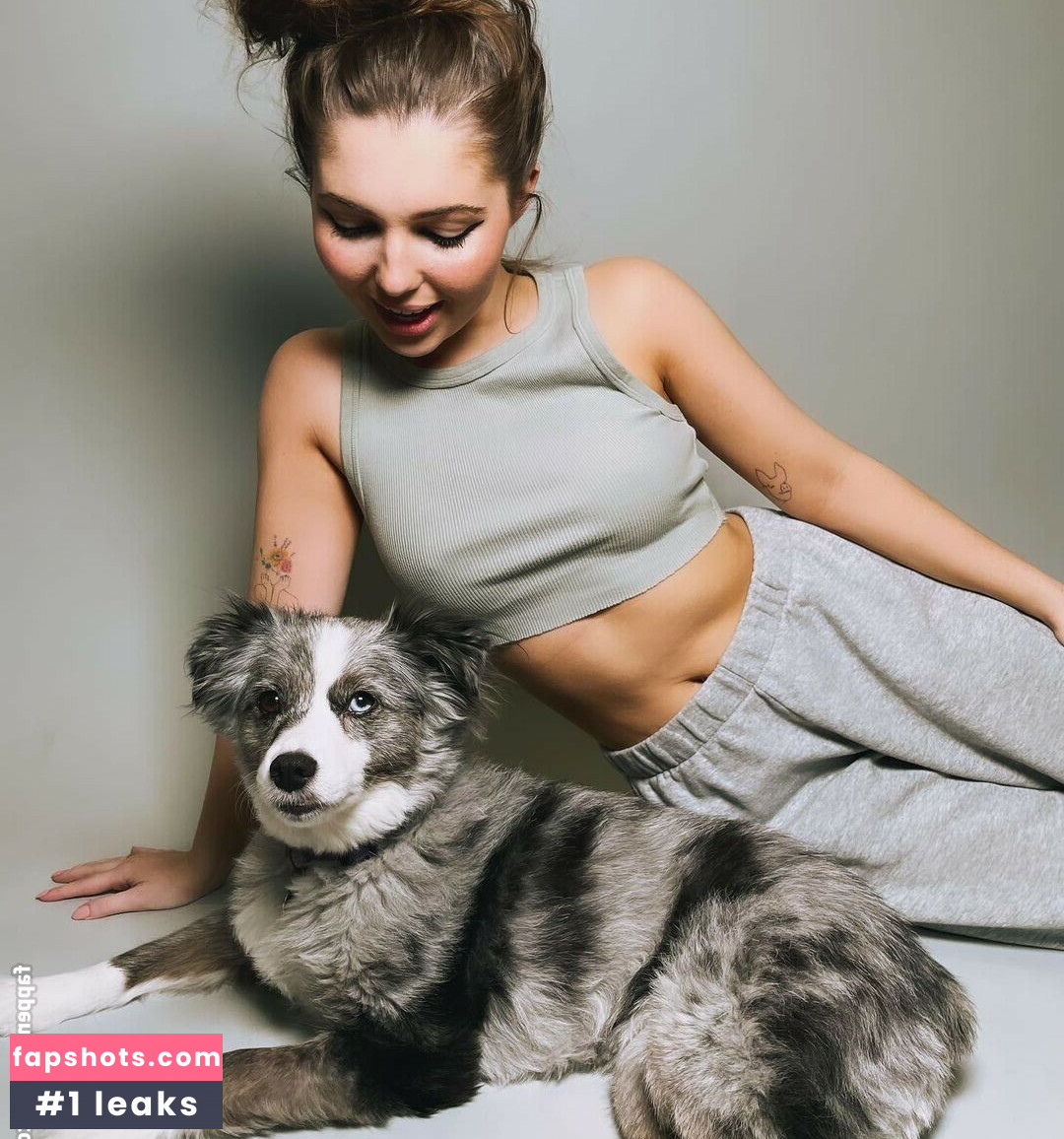 Sammi Hanratty gallery photo #157