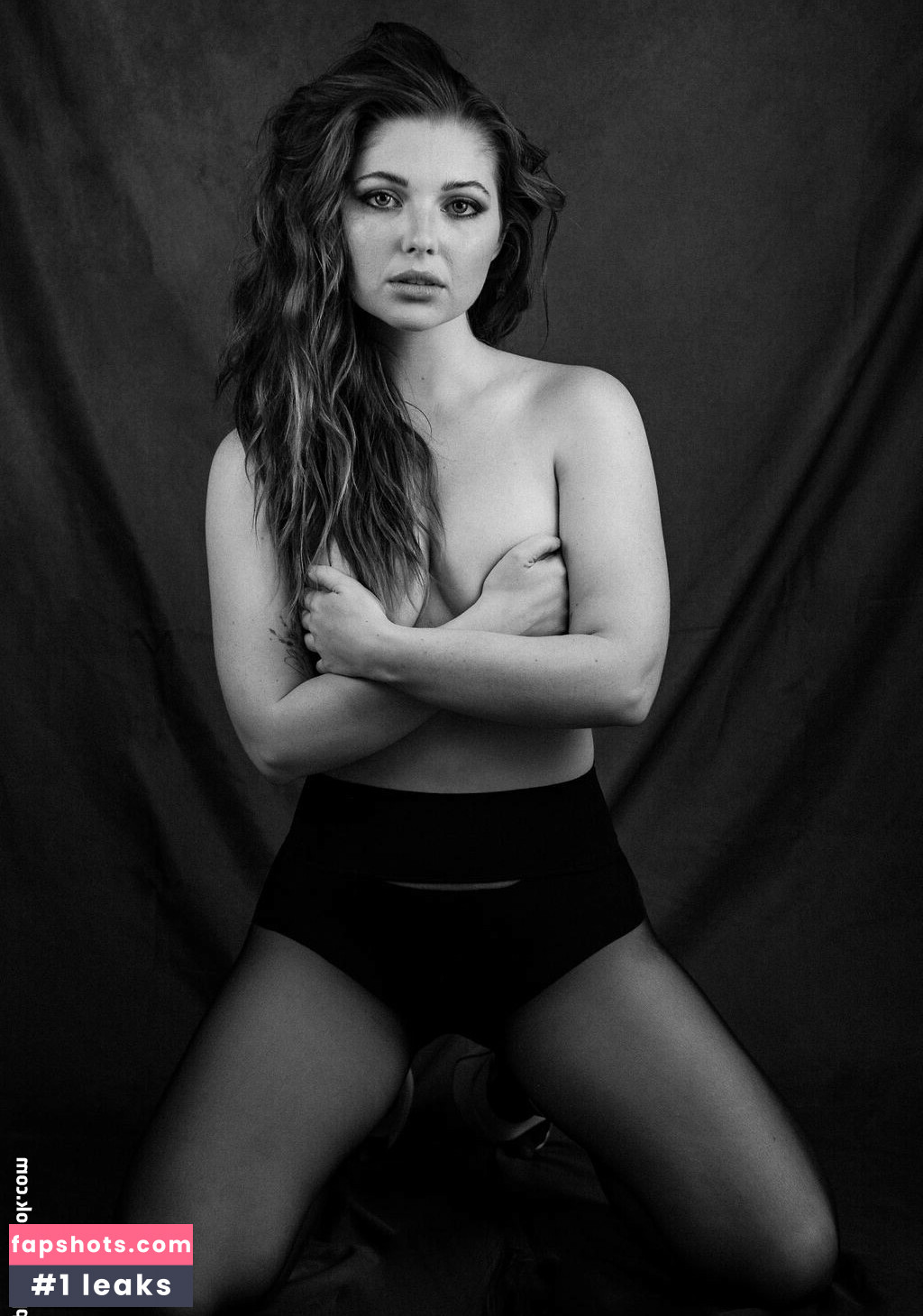 Sammi Hanratty gallery photo #17