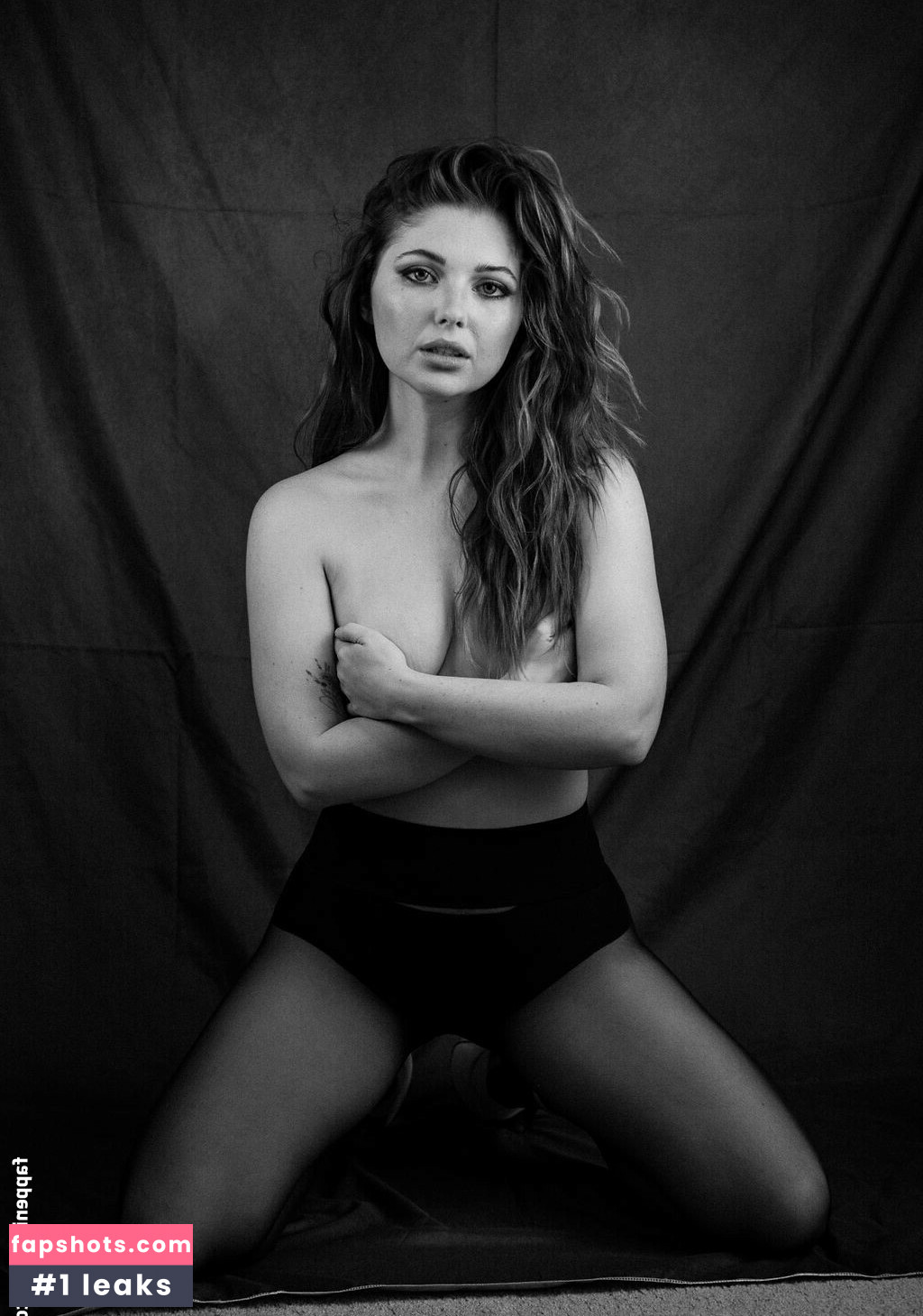 Sammi Hanratty gallery photo #18