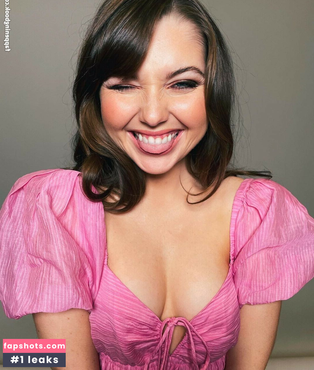 Sammi Hanratty gallery photo #174