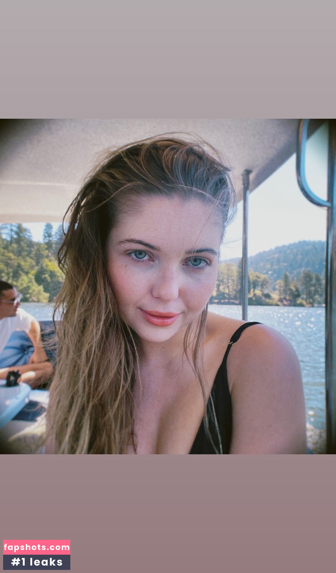 Sammi Hanratty gallery photo #178