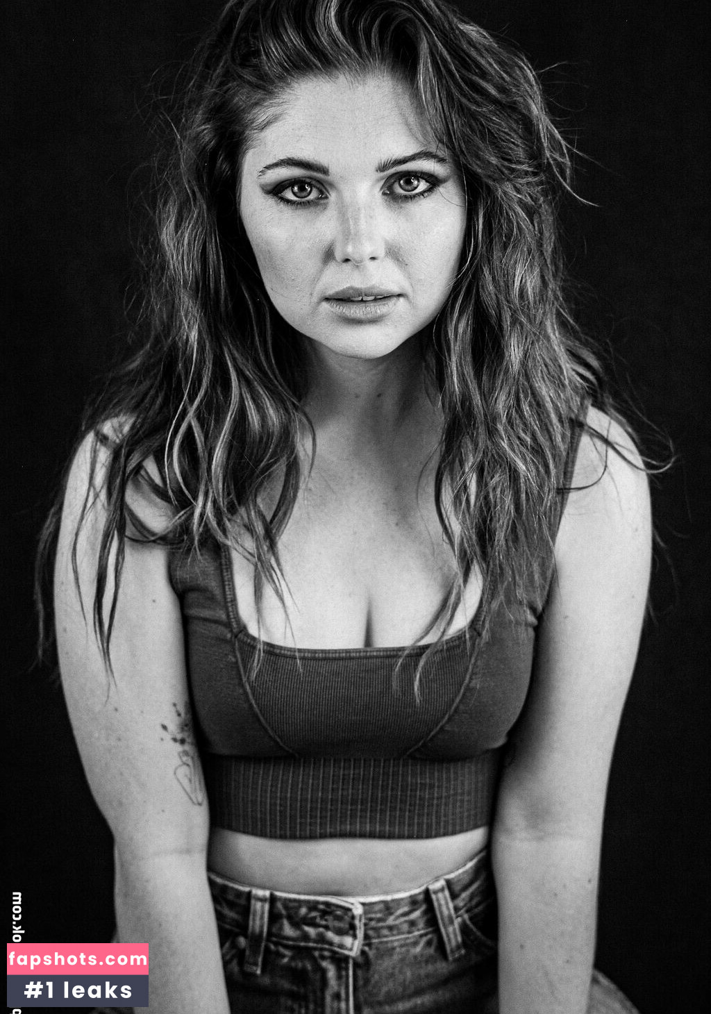 Sammi Hanratty gallery photo #19