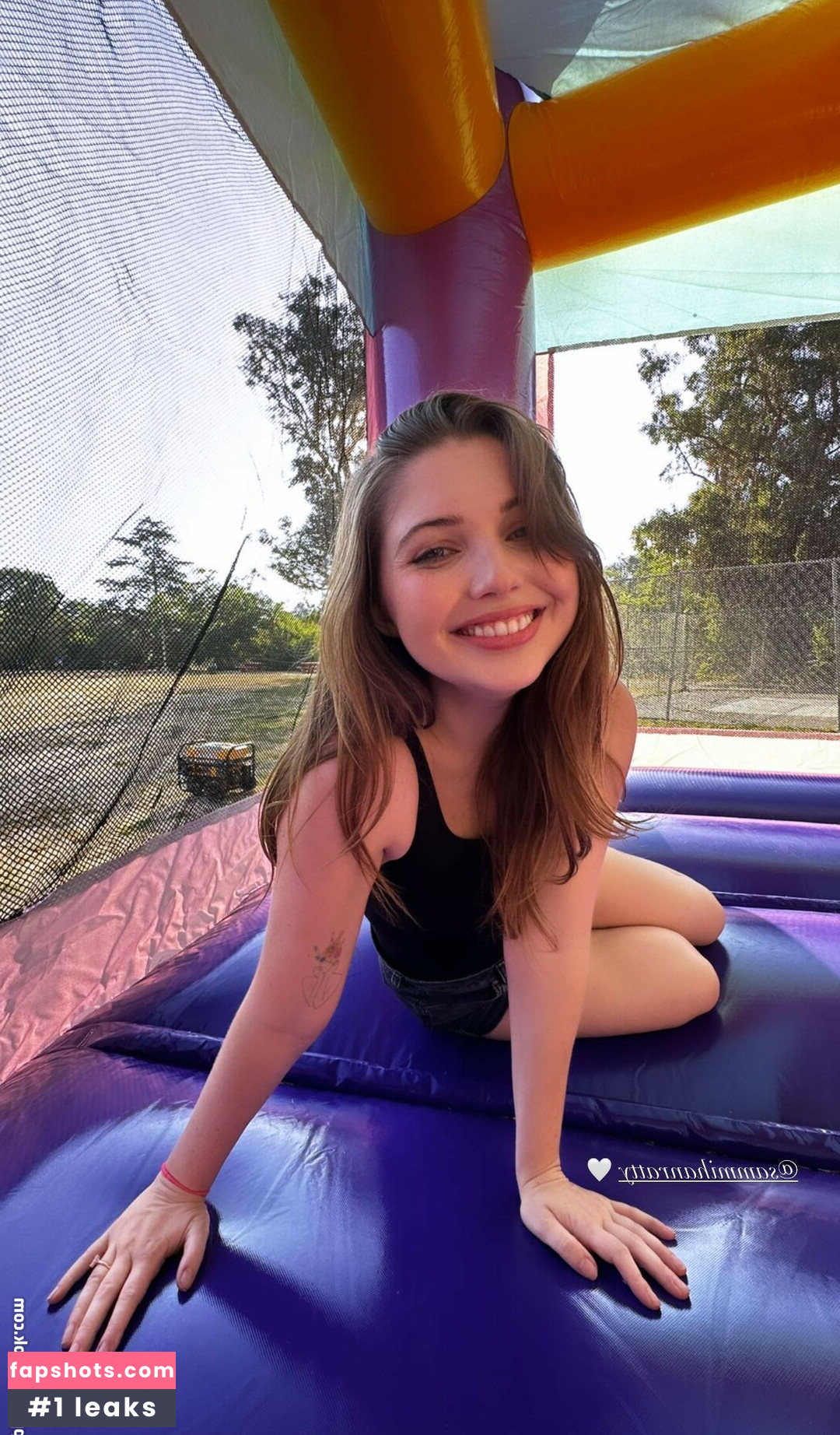 Sammi Hanratty gallery photo #189