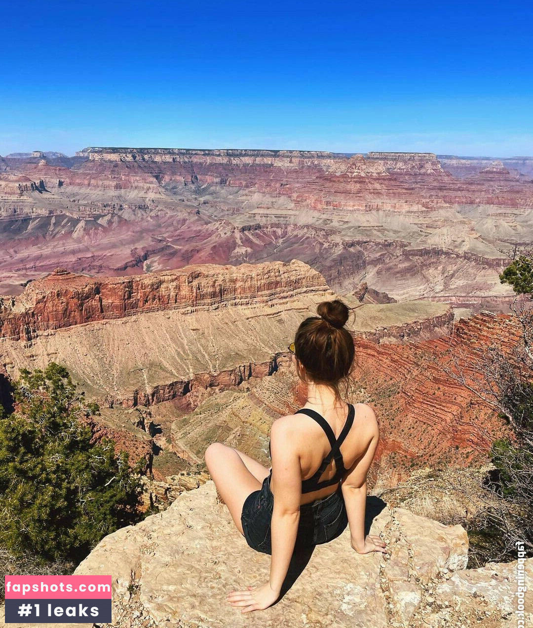 Sammi Hanratty gallery photo #199