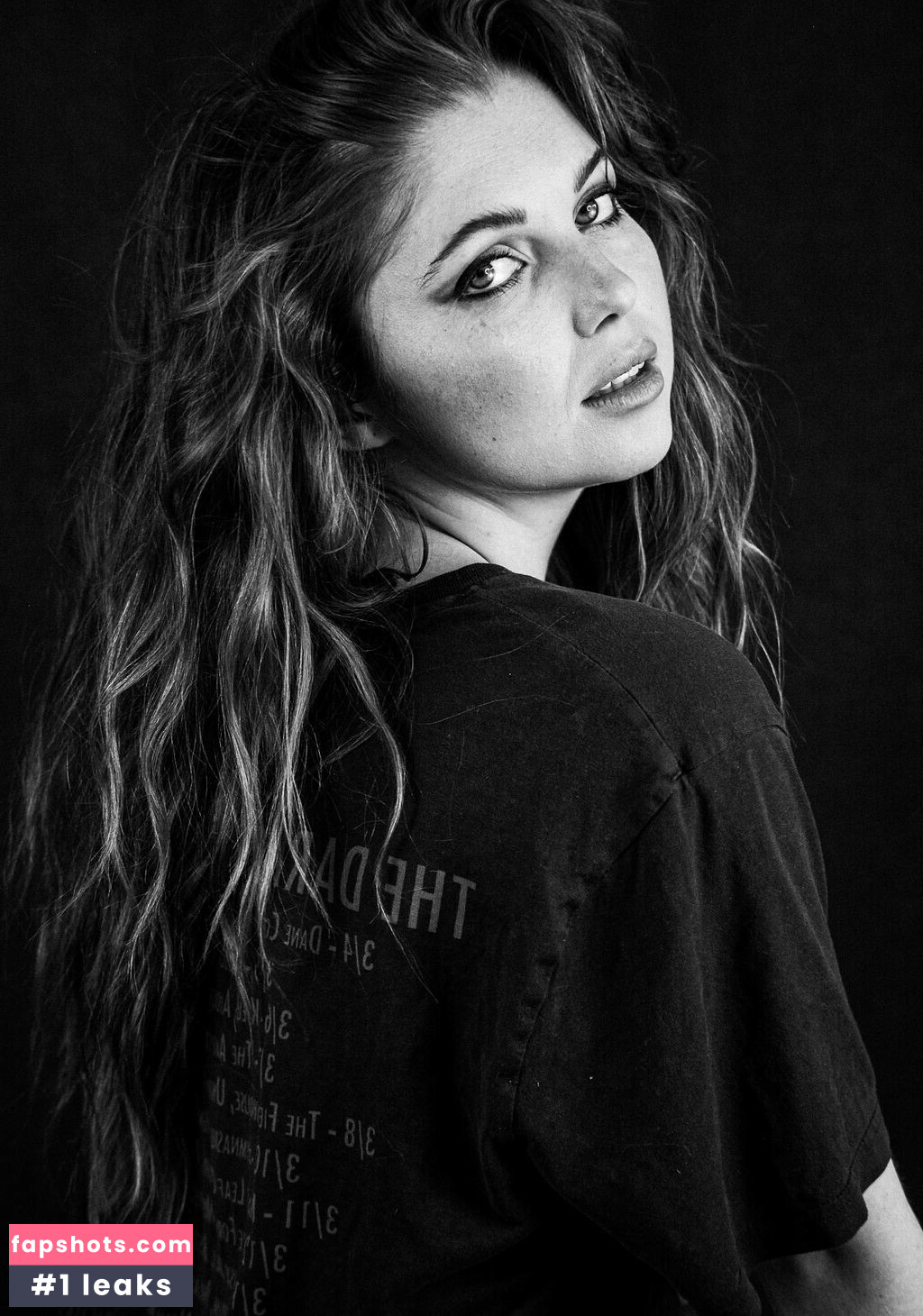 Sammi Hanratty gallery photo #3