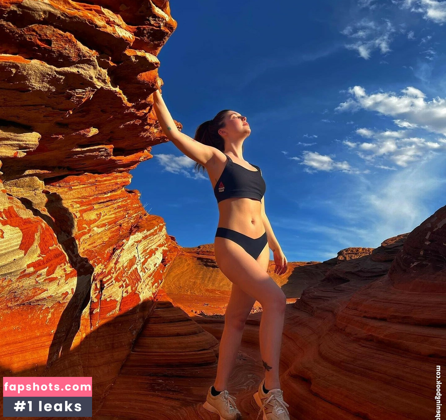 Sammi Hanratty gallery photo #203