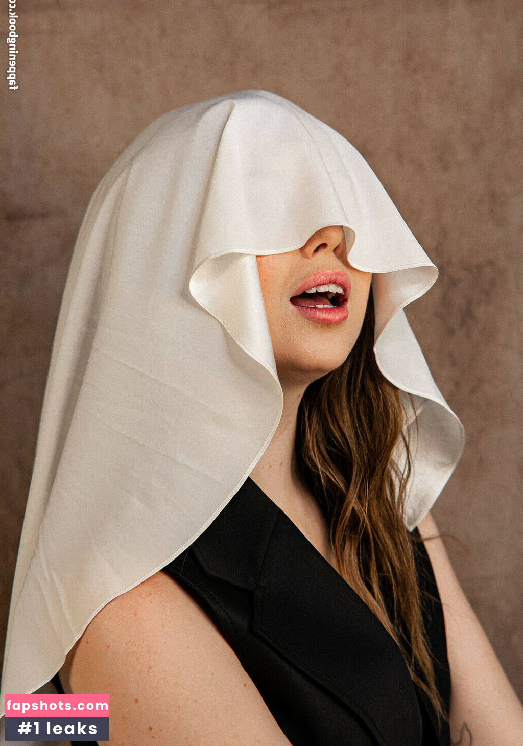 Sammi Hanratty gallery photo #22