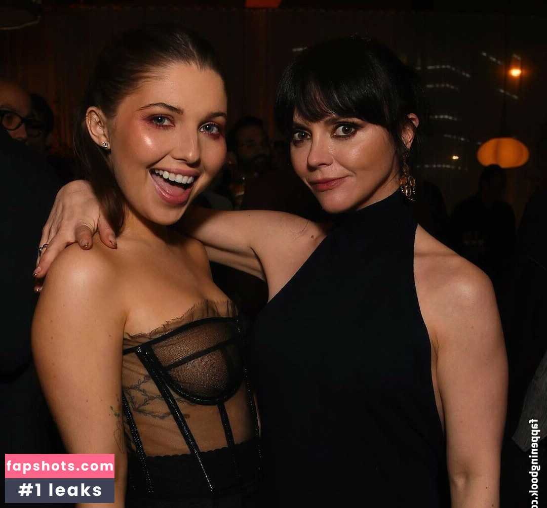 Sammi Hanratty gallery photo #222