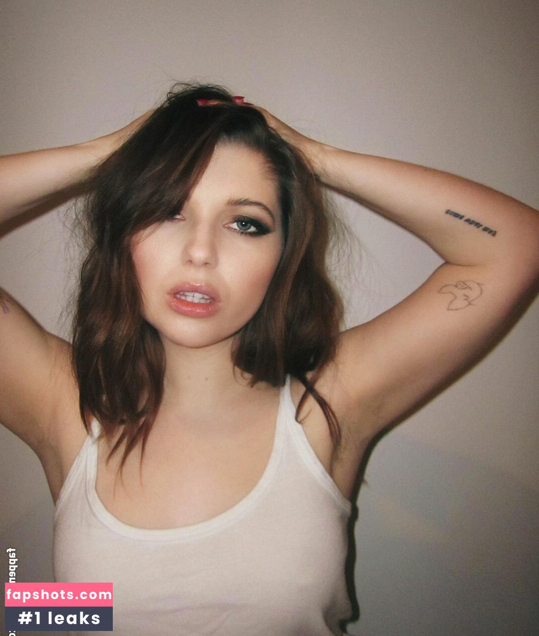 Sammi Hanratty gallery photo #247
