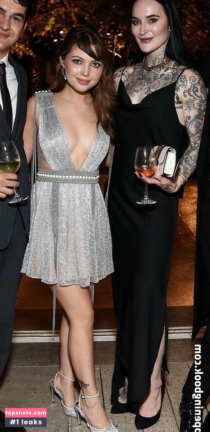 Sammi Hanratty gallery photo #248