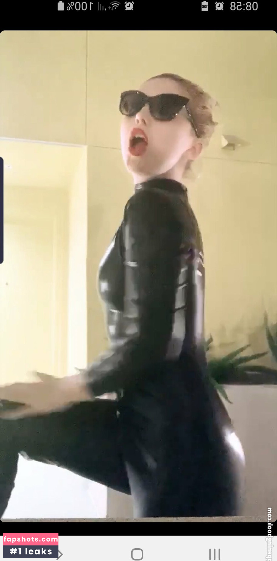 Sammi Hanratty gallery photo #294