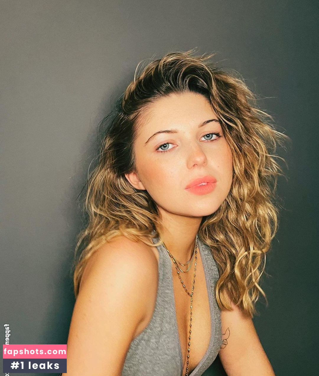 Sammi Hanratty gallery photo #323