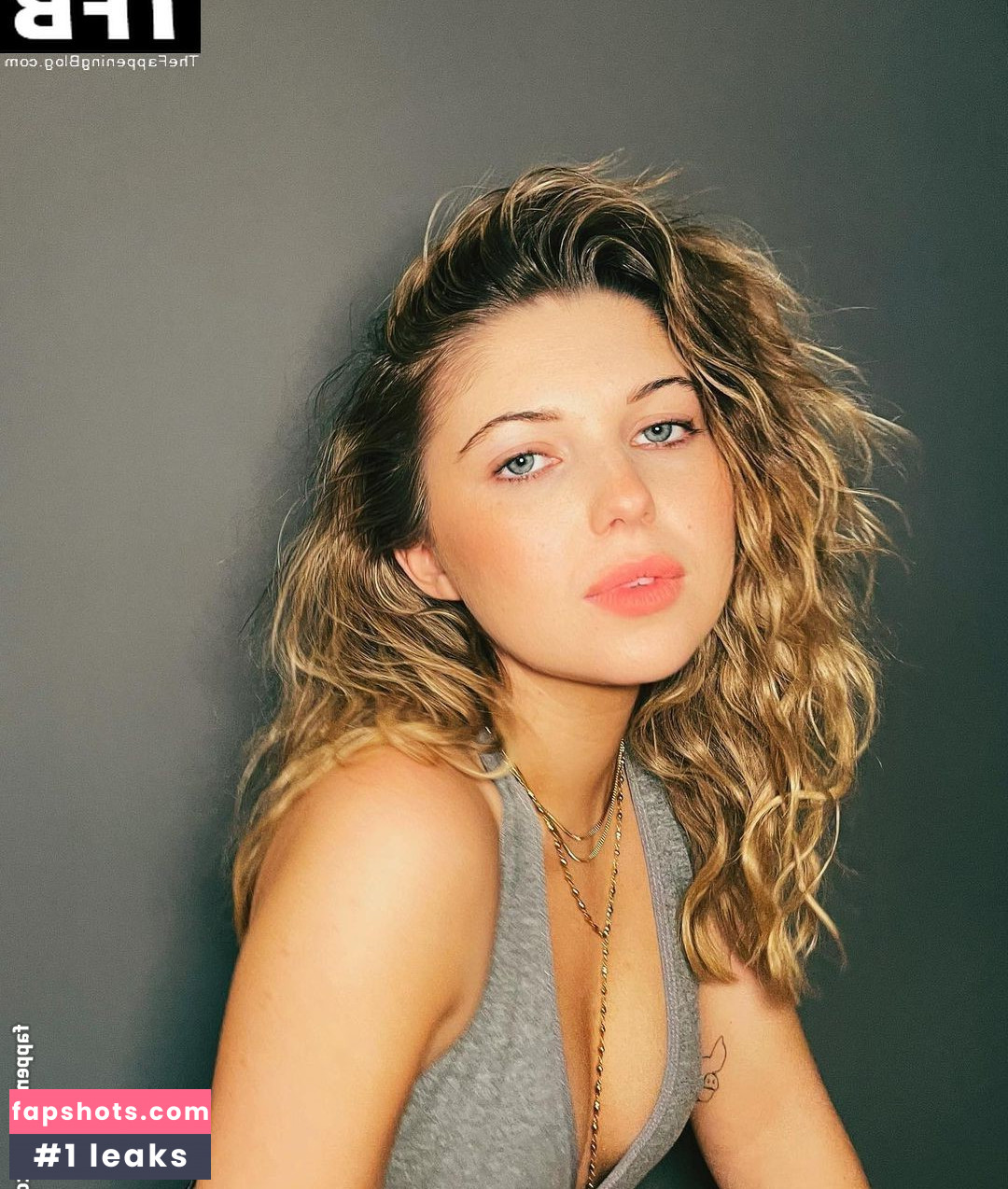 Sammi Hanratty gallery photo #347