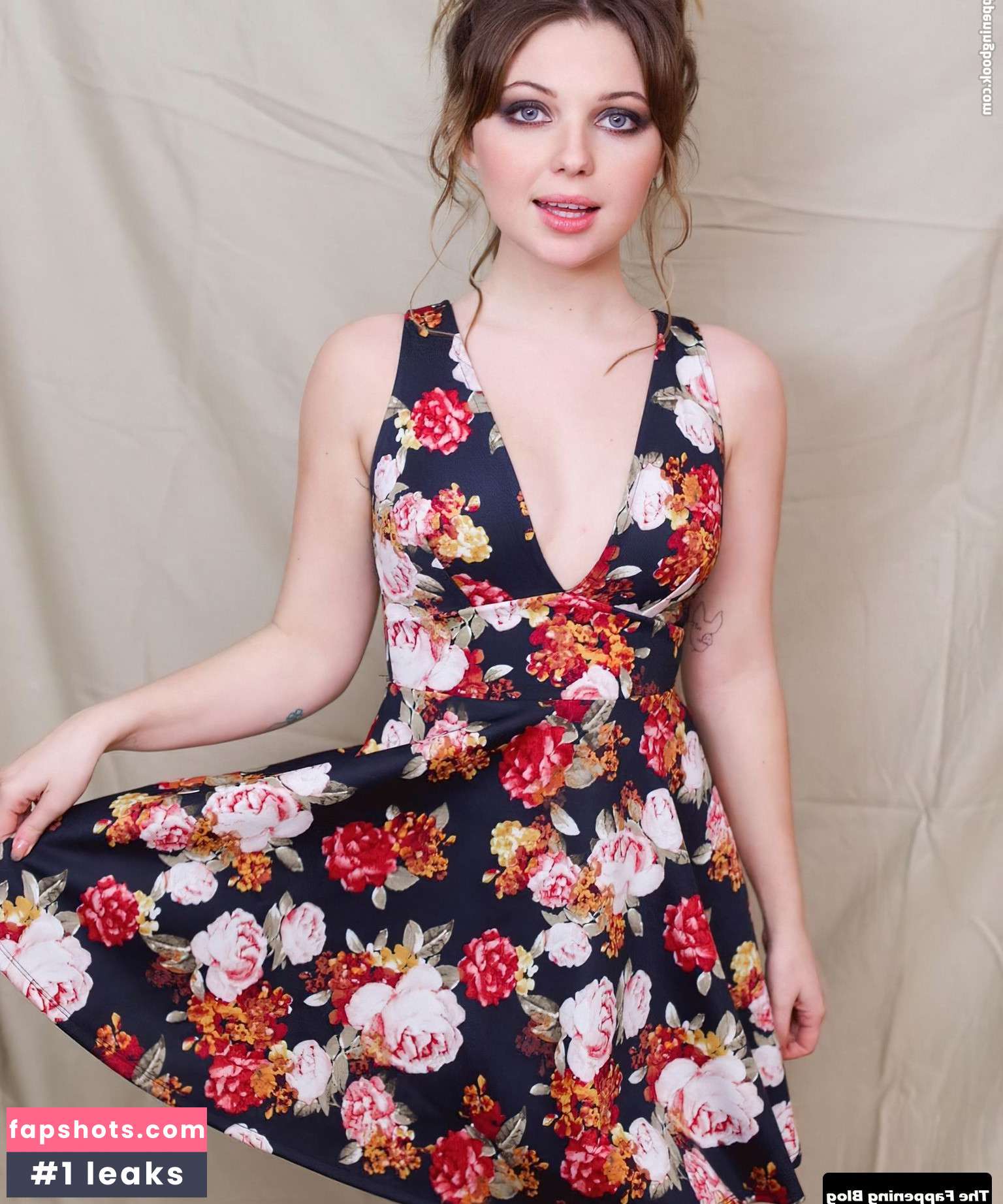 Sammi Hanratty gallery photo #391