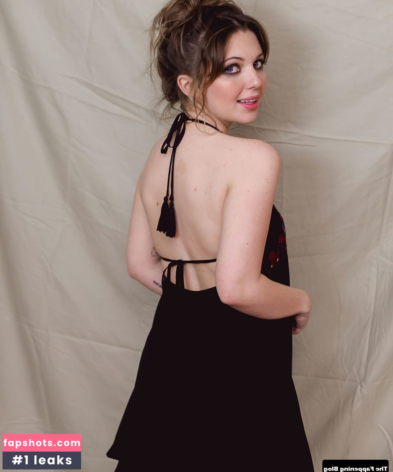 Sammi Hanratty gallery photo #394