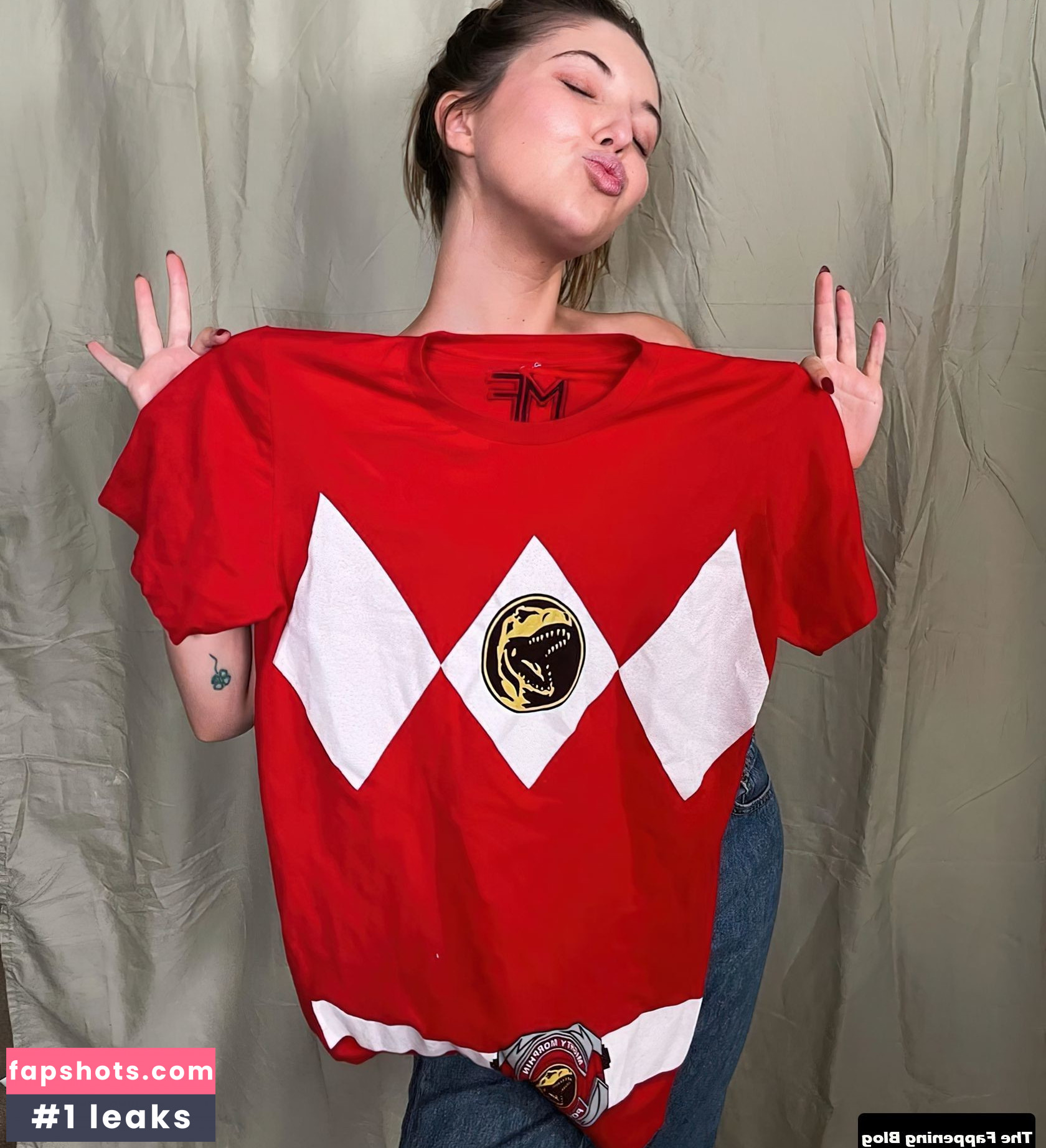 Sammi Hanratty gallery photo #395