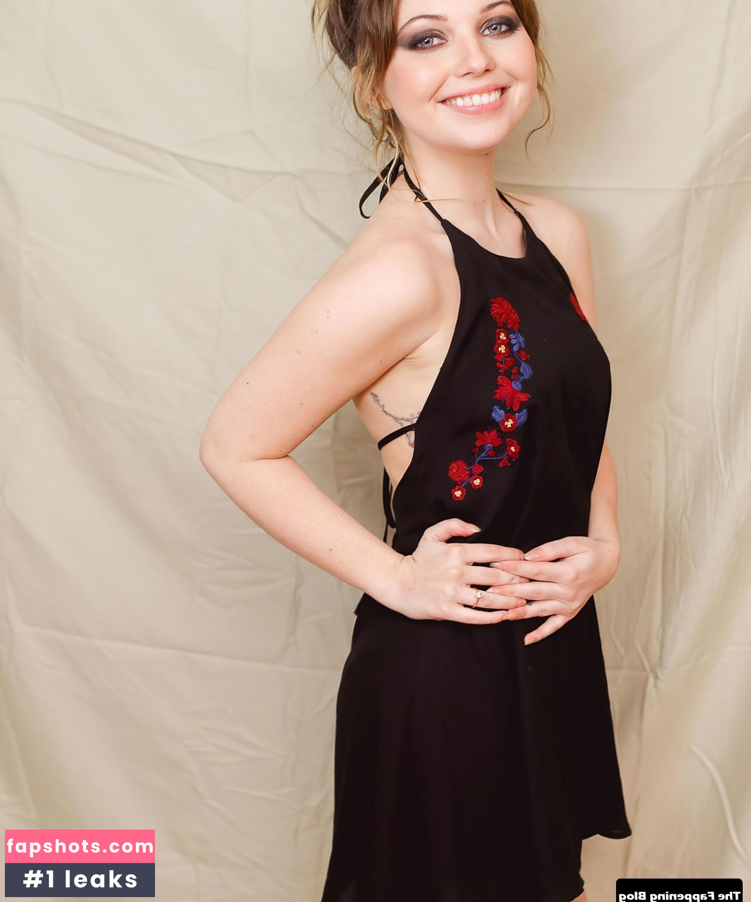 Sammi Hanratty gallery photo #396