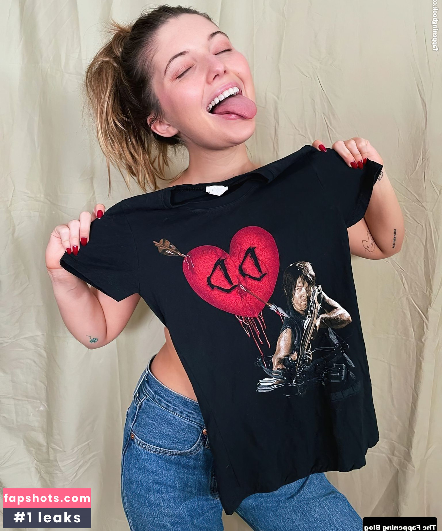 Sammi Hanratty gallery photo #397