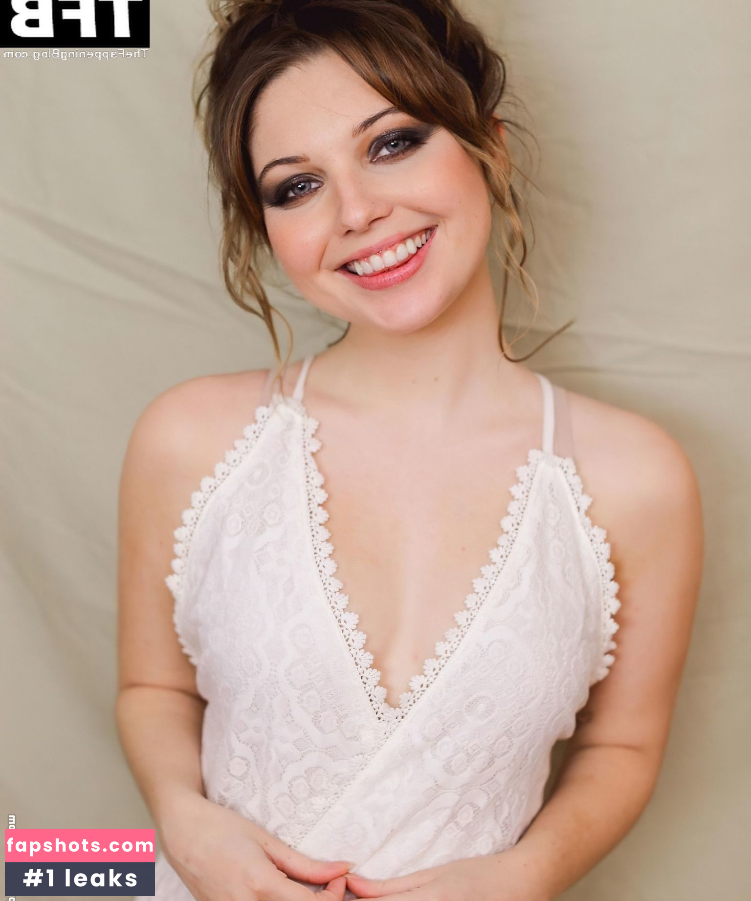Sammi Hanratty gallery photo #406