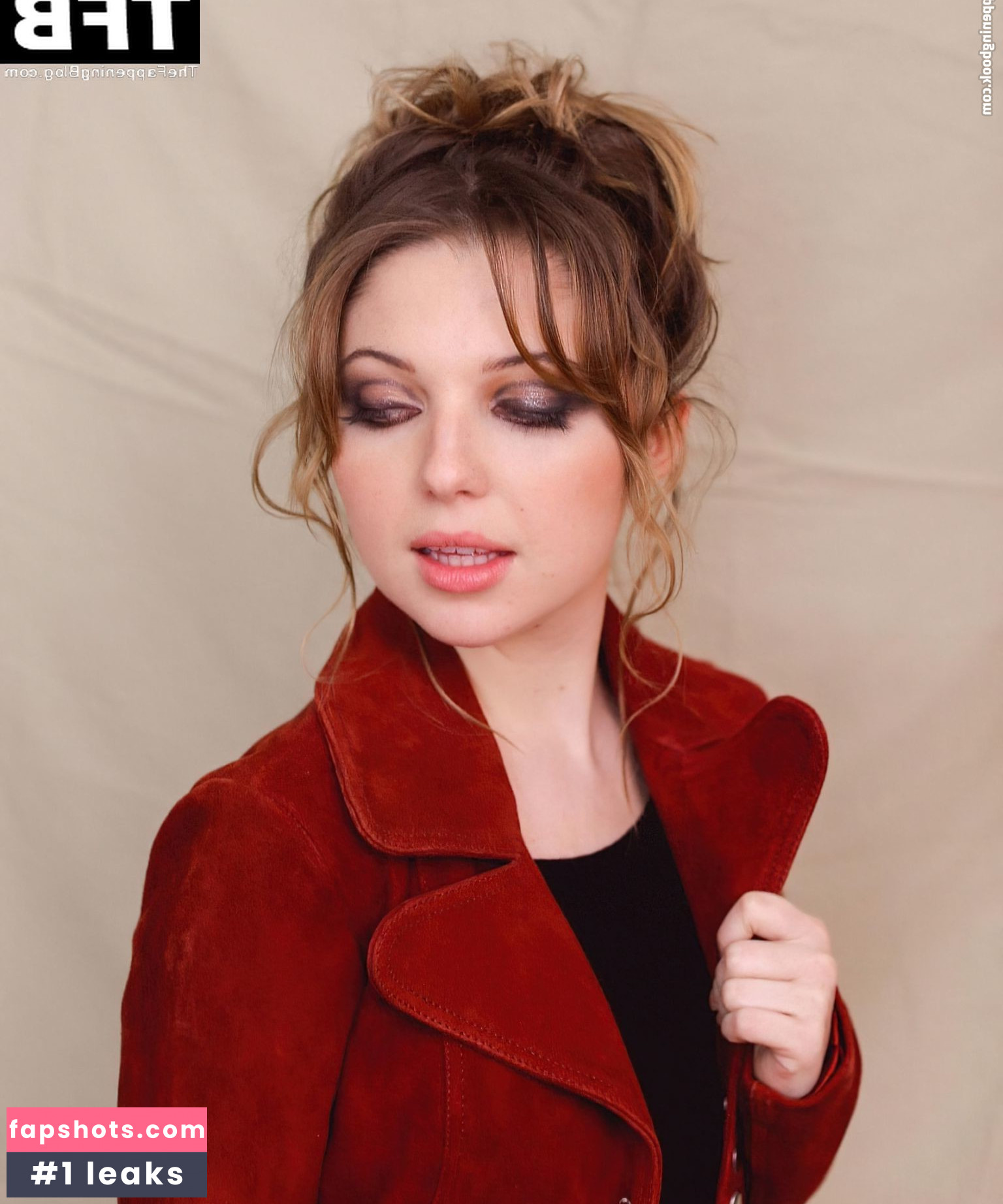 Sammi Hanratty gallery photo #407