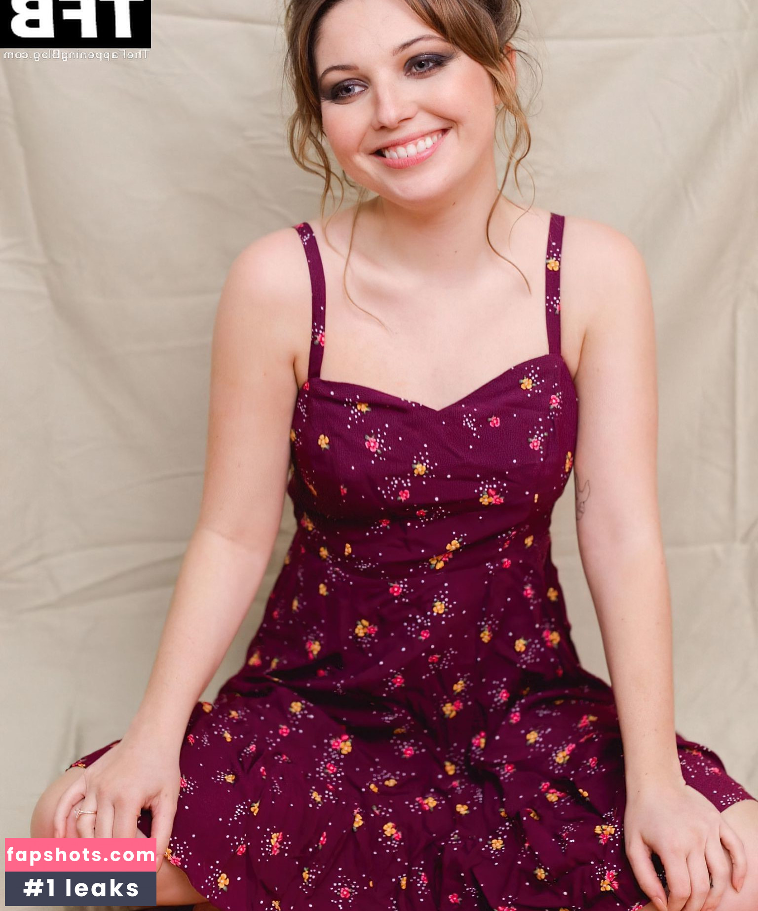 Sammi Hanratty gallery photo #412